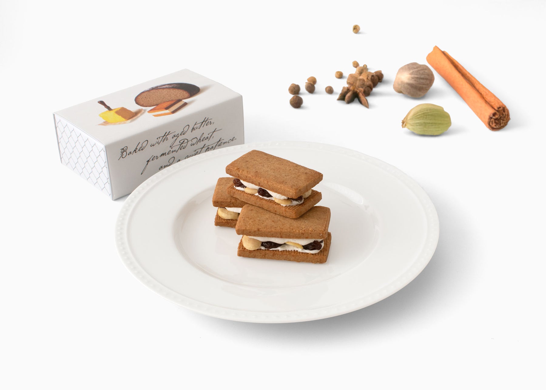 スペキュロスとラムレーズンのバターサンド